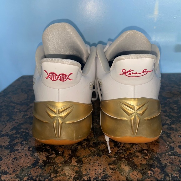 Kobe ad gold medal - Picture 2 of 4